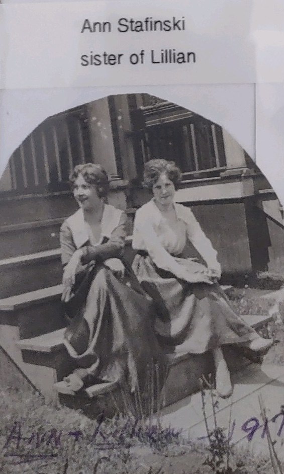 Lillian Rose Stafinski with her sister Ann, 1917